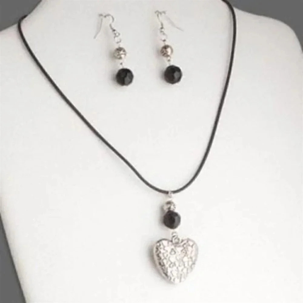 Vintage Y2K Necklace & Earrings Set Black Silver Heart Pendant